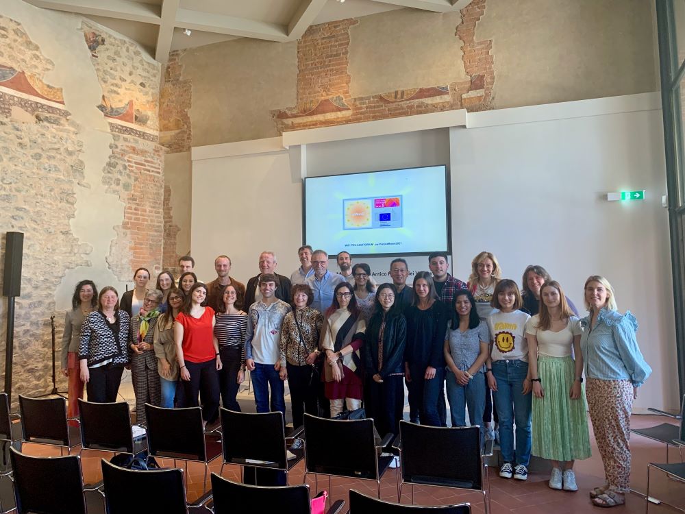 Meeting A Palazzo Dei Vescovi 1000