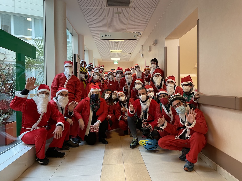 Babbo Natale Arriva In Bici Per I Bambini Della Cardiochirurgia Pediatrica E Di Piccoli Grandi Cuori